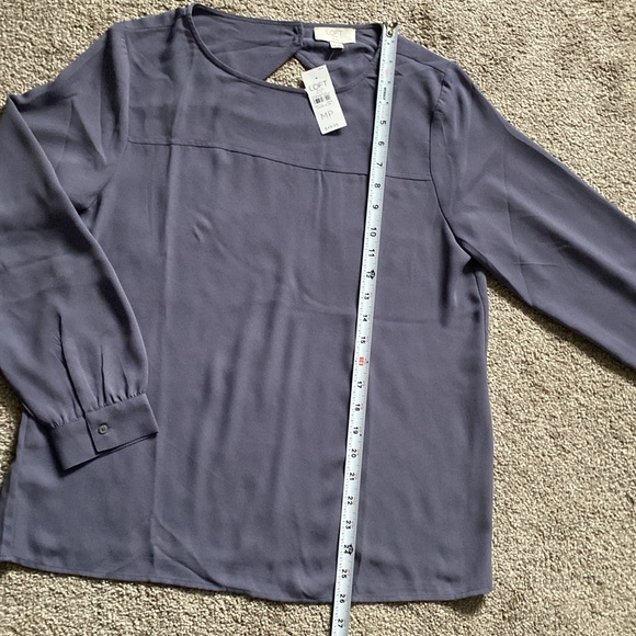 NWT Loft Polyester Blouse in Gray - Medium Petite - Picture 4 of 7
